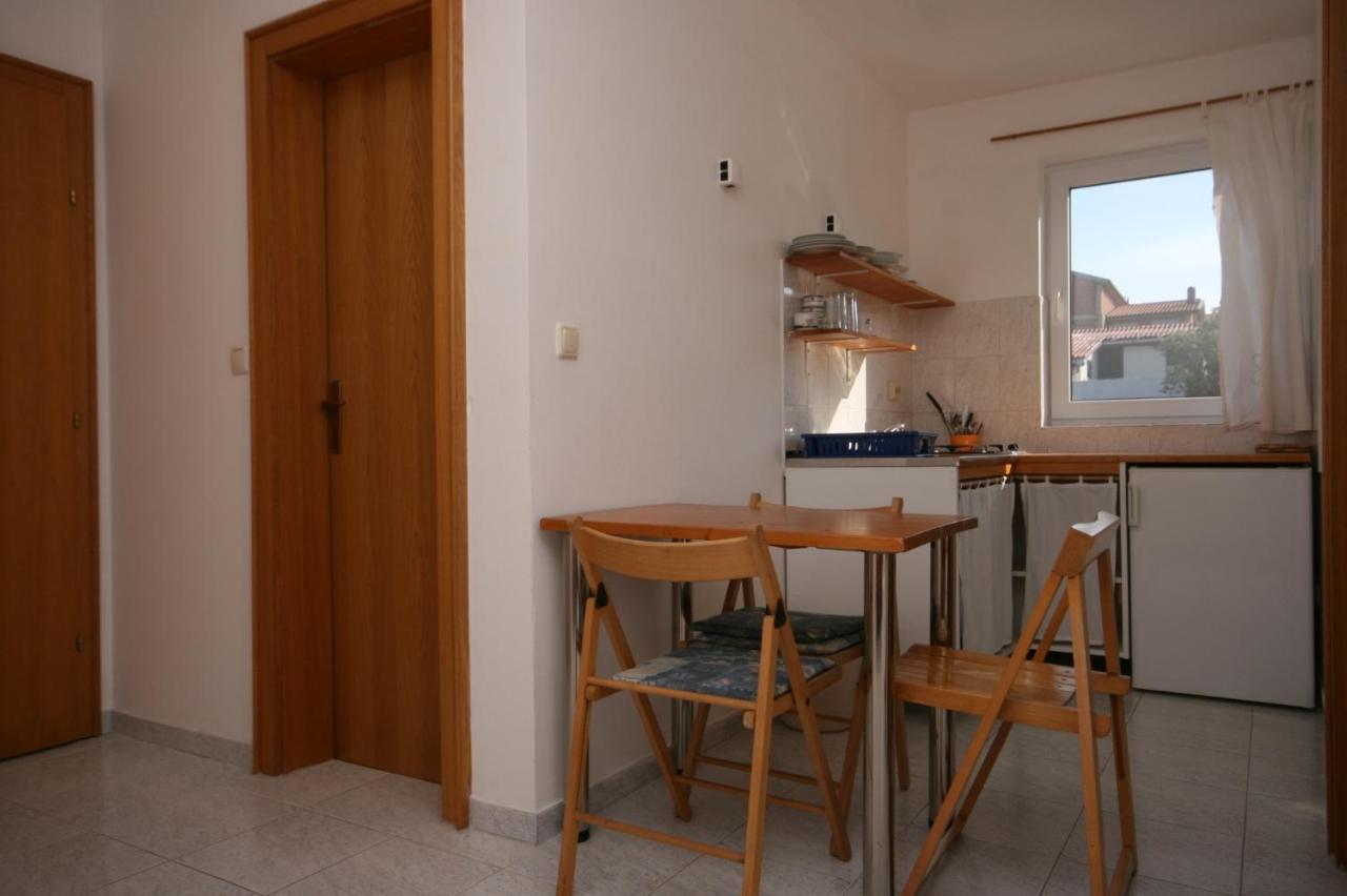 Apartments With A Parking Space Mandre, Pag - 6405 Kolan Luaran gambar