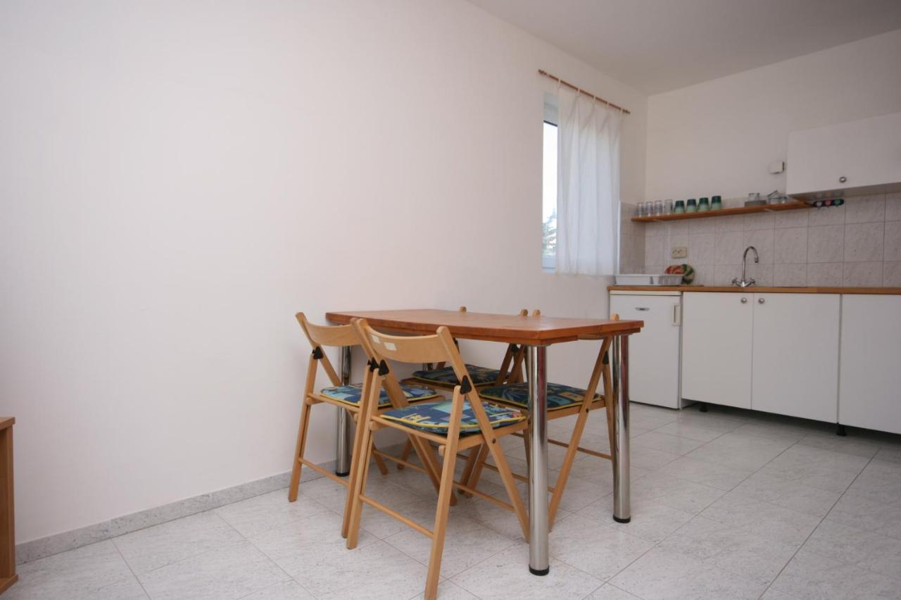 Apartments With A Parking Space Mandre, Pag - 6405 Kolan Luaran gambar